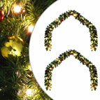 met baubles en leds
